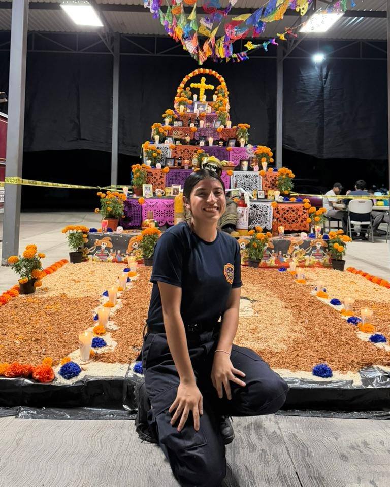 Altar de Día de Muertos Bomberos Voluntarios Manzanillo