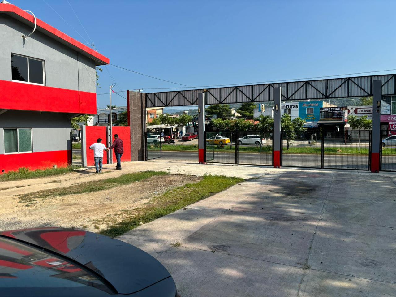 Construcción estructura metálica techo patio unidades