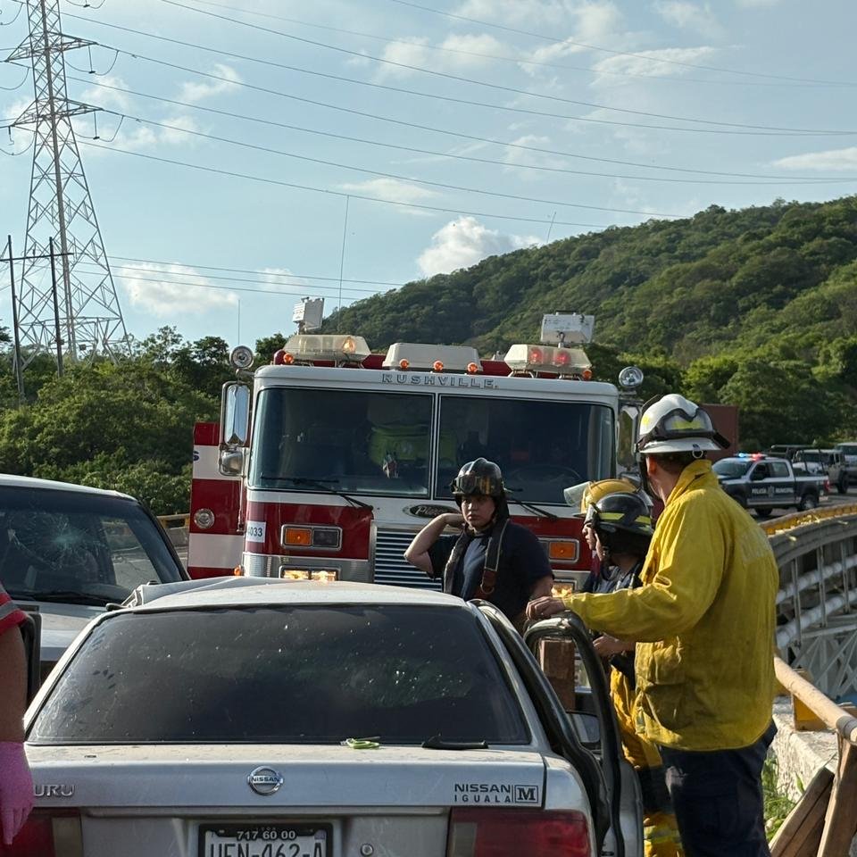 Accidente vehicular en puente Tepalcates